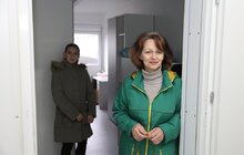 Фото 13: Представники Польщі і Великої Британії відвідали найбільше модульне містечко у Львові, яке звели за кошти цих країн