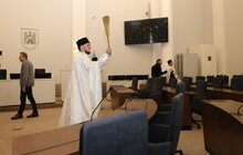 Фото 30: У Львові на пл. Ринок освятили воду, тож львів'яни упродовж дня можуть прийти і набрати її