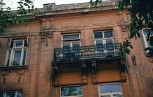 Фото 1: У Львові у співпраці з мешканцями відреставрували історичні вікна у будинку на вул. Генерала М. Арсенича