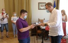 Фото 6: Мер Львова нагородив вчителів та учнів шкіл з нагоди кінця навчального року