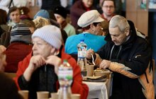Фото 7: Різдво єднає: для людей у потребі у Львові провели спільний різдвяний обід (відео)