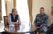 Фото 5: Мер Львова зустрівся з моряком Андрієм Оприском, якого незаконно утримували в Росії