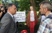 Фото 4: Дружина мера та небайдужі львів’яни вийшли до ЛОДА на підтримку Львова