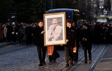 Фото 12: Похорон Степана Гіги: у Львові тисячі людей прощалися з народним артистом