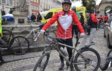 Фото 2: Мер Львова привітав учасників веломарафону «Львівська сотка. Осінь» та взяв участь у велозаїзді