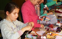 Фото 4: Дітки з сімей учасників АТО вчились виготовляти ляльки-мотанки
