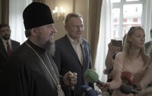 Фото 11: Блаженніший Епіфаній залишив запис у Книзі почесних гостей Львова