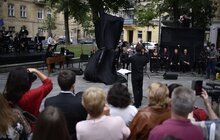 Фото 2: На площі Маланюка урочисто відкрили скульптуру Франца Ксавера Моцарта