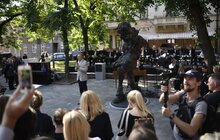 Фото 15: На площі Маланюка урочисто відкрили скульптуру Франца Ксавера Моцарта