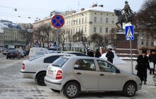 Фото 5: Водії приватних автомобілів продовжують паркуватись у недозволених місцях