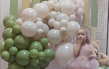 Фото 3: Поки чоловік та син воюють переселенка з Харкова отримала грант, відкрила студію декорації та влаштовує людям свято