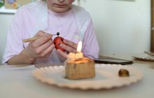 Фото 4: Студенти львівського профтеху проводять великодні майстеркласи з писанкарства для школярів