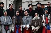 Фото 2: На площі Ангелів встановили головного різдвяного дідуха Львова (фото/відео)