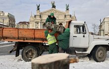 Фото 4: Головну ялинку міста розібрали (відео)