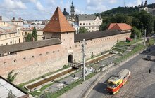 Фото 3: Між оборонним муром Бернардинів і вул. Винниченка відновлюють ремонтні роботи (відео)