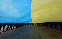 Фото 8: На площі Ринок розгорнули найбільший у Львові прапор України до Дня Державного Гімну (фото/відео)