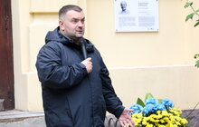 Фото 6: У Львові на фасаді школи, де навчався Андрій Парубій, встановили меморіальну таблицю