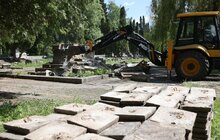 Фото 3: На Пагорбі Слави розпочали роботи з ексгумації радянських військових поховань: перші знахідки (відео)