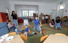 Фото 12: У дитячий садок «Казка», який торік постраждав від російської ракети, повернулись діти (відео)