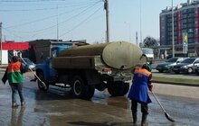 Фото 82: Комунальні служби дезінфікують місто: миють вулиці, тротуари, зупинки транспорту, сходові клітки будинків