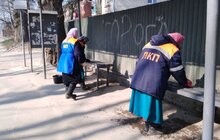 Фото 19: Комунальні служби дезінфікують місто: миють вулиці, тротуари, зупинки транспорту, сходові клітки будинків