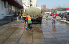 Фото 97: Комунальні служби дезінфікують місто: миють вулиці, тротуари, зупинки транспорту, сходові клітки будинків