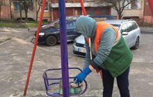 Фото 32: Комунальні служби дезінфікують місто: миють вулиці, тротуари, зупинки транспорту, сходові клітки будинків