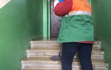 Фото 99: Комунальні служби дезінфікують місто: миють вулиці, тротуари, зупинки транспорту, сходові клітки будинків