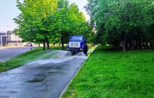 Фото 3: Комунальні служби продовжують миття міста