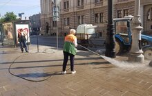 Фото 34: Комунальні служби продовжують миття міста