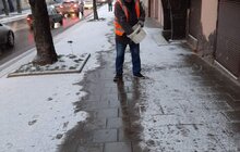 Фото 4: Мерія просить усіх учасників дорожнього руху бути максимально обережними через ожеледицю