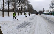 Фото 5: Підприємці, військові та будівельні компанії допомагають місту з прибиранням снігу