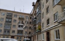 Фото 10: Мерія закликає мешканців бути особливо обережними через нависання буруль та снігу