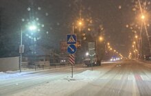 Фото 2: Минулої ночі в місті працювало 95 одиниць техніки, для посипання доріг використано 492 м3 піскосуміші