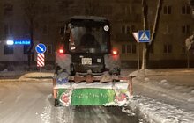 Фото 3: Минулої ночі в місті працювало 95 одиниць техніки, для посипання доріг використано 492 м3 піскосуміші