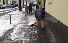 Фото 15: Комунальна техніка і двірники працюють на вулицях міста