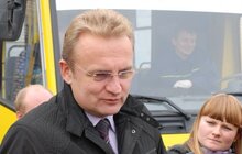Фото 16: У Львові громадський транспорт облаштовують пристроями навігації. 