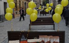 Фото 6: На пішохідній вулиці Лесі Українки ТМ «Хлібна хата» встановлено відпочинкові лавки