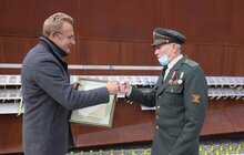 Фото 4: На Меморіалі Героїв Небесної Сотні вояки братства ветеранів УПА підняли національний стяг