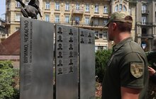 Фото 2: «Алея надії»: у Львові відкрили стелу в пам’ять про зниклих безвісти поліцейських, які захищали країну (фото)