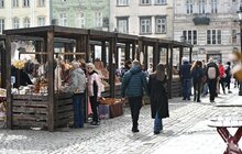 Фото 9: Ікони, шеврони, прикраси, делікатеси з м'яса: сьогодні у Львові стартував Ветеранський ярмарок (відео)