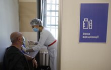 Фото 3: Всі охочі мають змогу прийти на вакцинацію в міську Ратушу