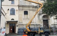 Фото 8: «До прибирання міста було задіяно сьогодні 1694 працівники комунальних підприємств і 72 одиниці техніки», - І. Маруняк