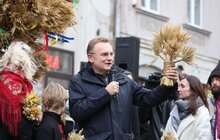 Фото 5: У Львові встановили головного Дідуха міста