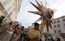 Фото 7: У Львові встановили головного Дідуха міста