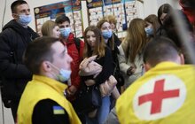 Фото 4: Інструктори університету безпеки життєдіяльності навчають школярів надавати домедичну допомогу та поводитись в надзвичайних ситуаціях