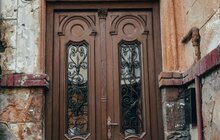 Фото 1: У Львові відновили столітню браму поблизу «Львівської політехніки»