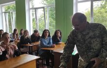 Фото 2: Збройні (не) розваги: учнів та вчителів Львова навчають правил поводження зі зброєю та самозахисту