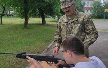 Фото 4: Збройні (не) розваги: учнів та вчителів Львова навчають правил поводження зі зброєю та самозахисту