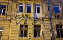 Фото 1: У будинку на вул. Джерельна, 43 відновили балкон, який обвалився влітку